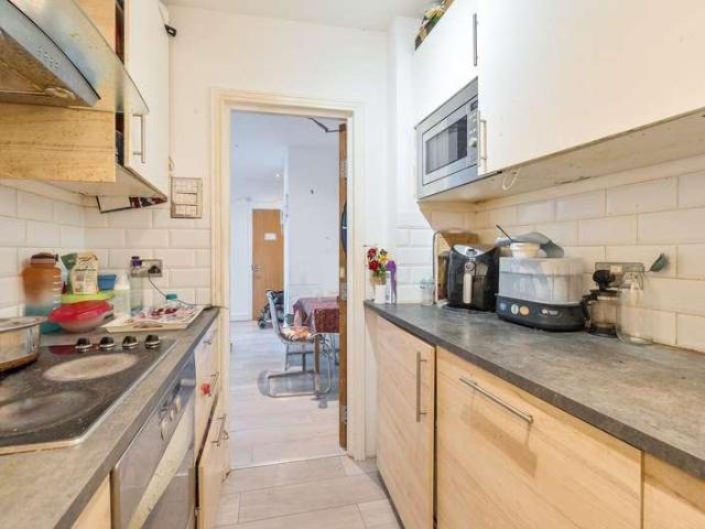 Flat for sale in Stratford Marsh, Greater London