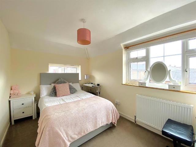 Flat for sale in Battle, Heathlands