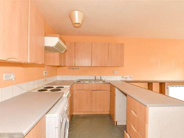 Flat for sale in Barracks, Canterbury