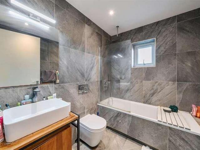 Flat for sale in Holloway, Greater London