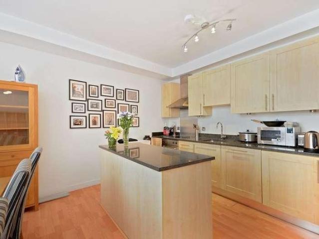 Flat for sale in Old Kent Road, Greater London