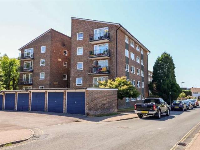 Flat for sale in Roffey, Horsham