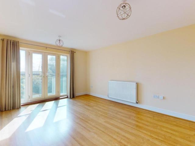 Flat for sale in Ebbsfleet, Monks Orchard