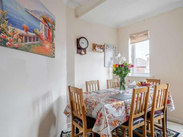 Flat for sale in Sheerwater, Woking