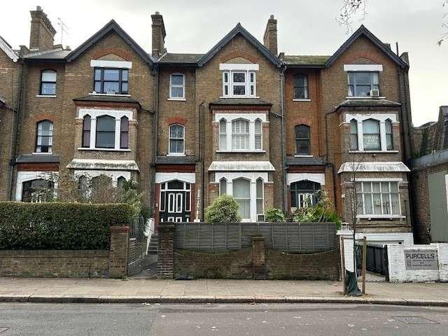 Flat for sale in Kilburn, Greater London
