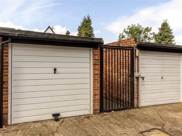 Flat for sale in London Borough of Croydon, Greater London