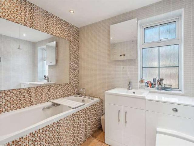 Flat for sale in Henley-on-Thames, Berrick Salome