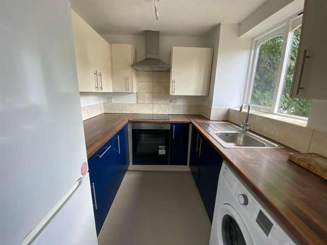 Flat for sale in Dagenham, Dagenham