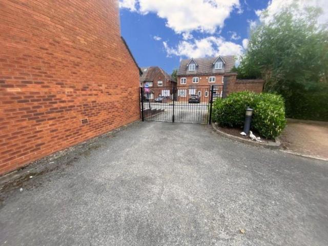 Flat for sale in Maney, Sutton Coldfield