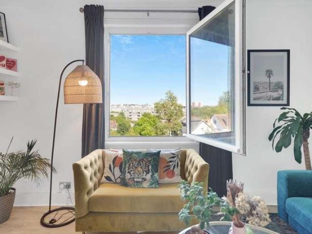 Flat for sale in London Borough of Lewisham, Greater London