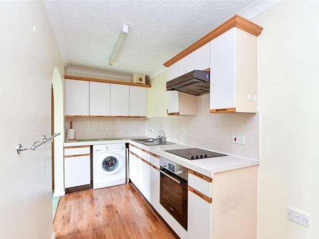 Flat for sale in Rose Hill, Pachesham Park