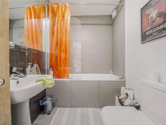 Flat for sale in Holloway, Greater London