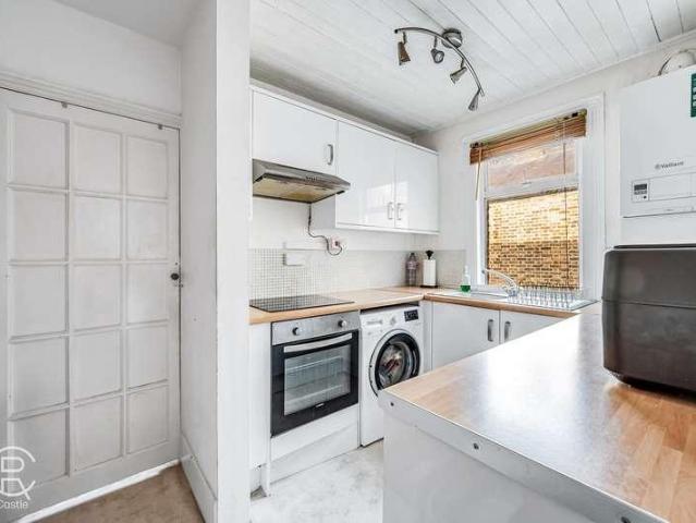 Flat for sale in London Borough of Ealing, Hanwell
