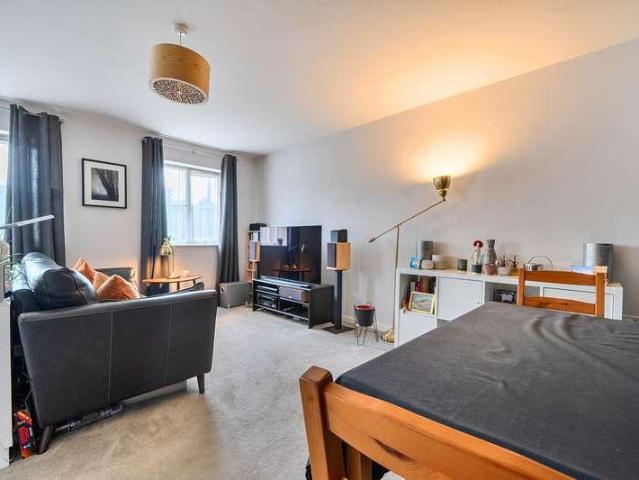 Flat for sale in Chesham, Asheridge