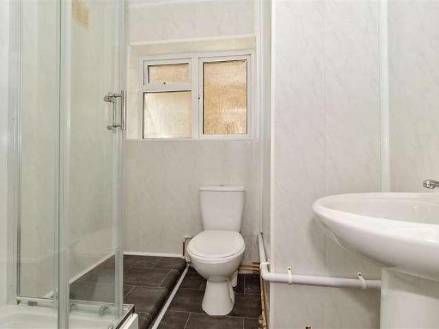 Flat for sale in Romford, Collier Row