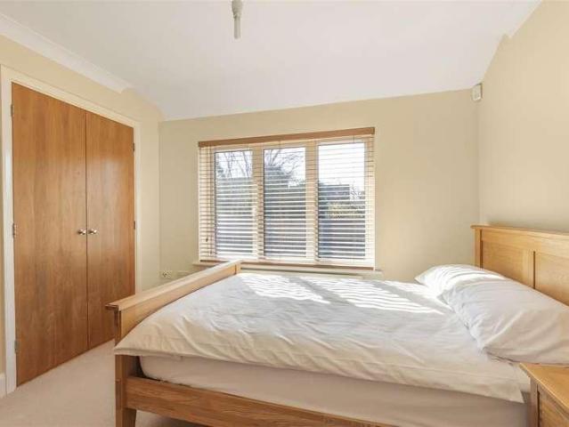 Flat for sale in Hook Green, Hamerton