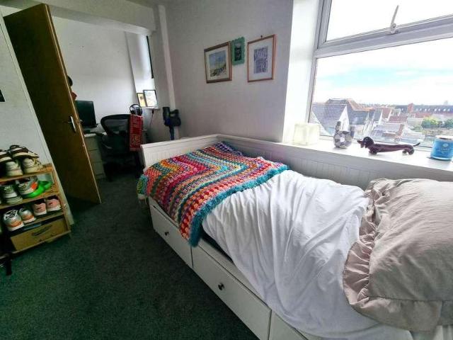Flat for sale in Gibbonsdown, Barry