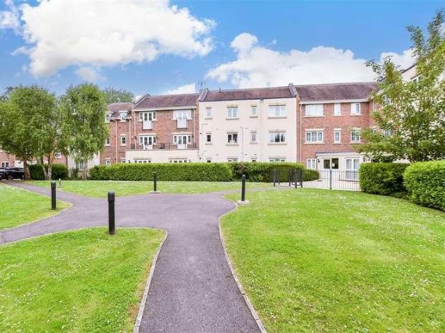 Flat for sale in Horsham, West Sussex