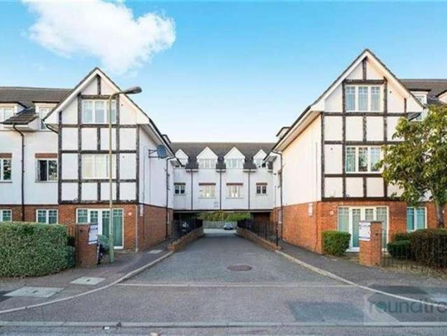Flat for sale in Hendon, Greater London