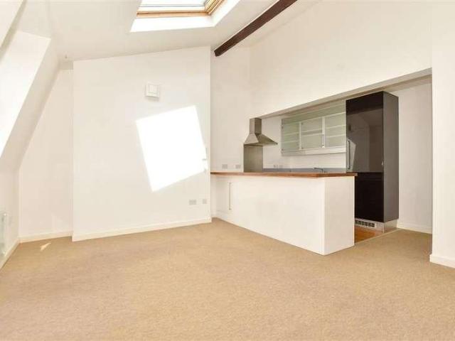 Flat for sale in Folkestone, Lynwood