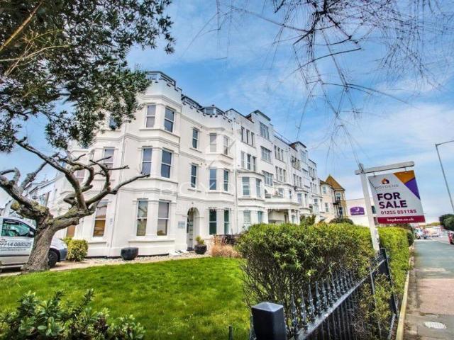 Flat for sale in Dale Hill, Essex