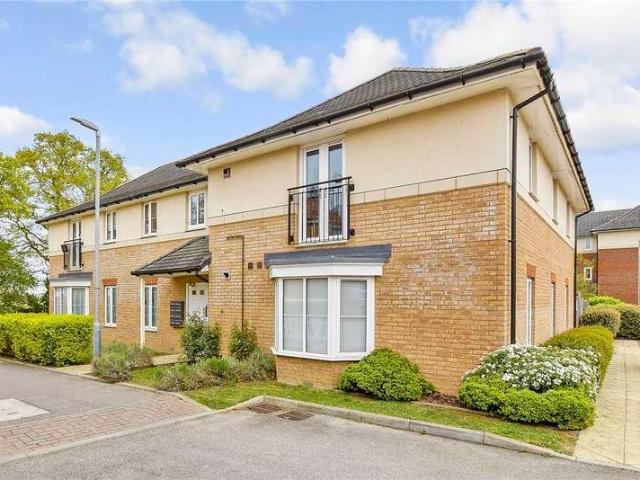 Flat for sale in Ratling, Ash