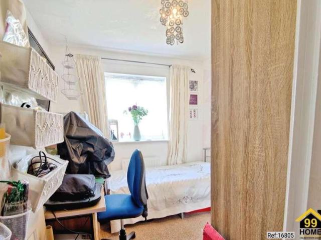 Flat for sale in Alton Barnes, Essex