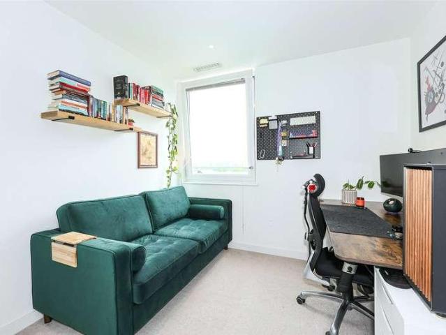 Flat for sale in Kingsbury, Greater London
