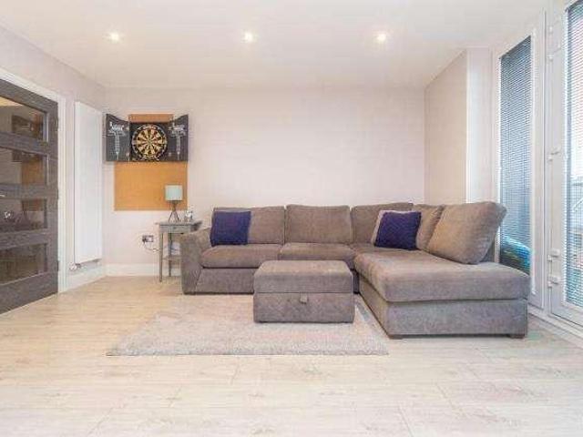 Flat for sale in Fleet, Hart