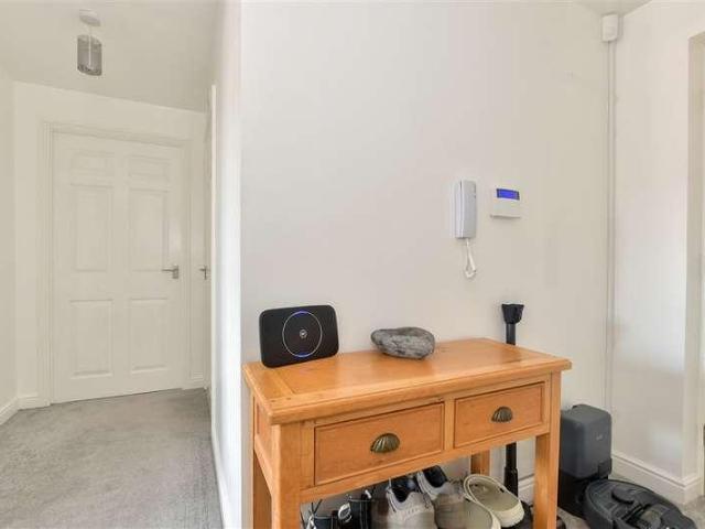 Flat for sale in Bridgefield, Kent