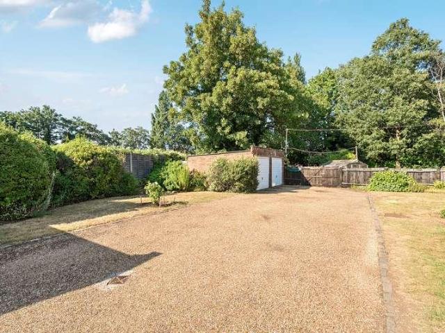 Flat for sale in Woking, Surrey
