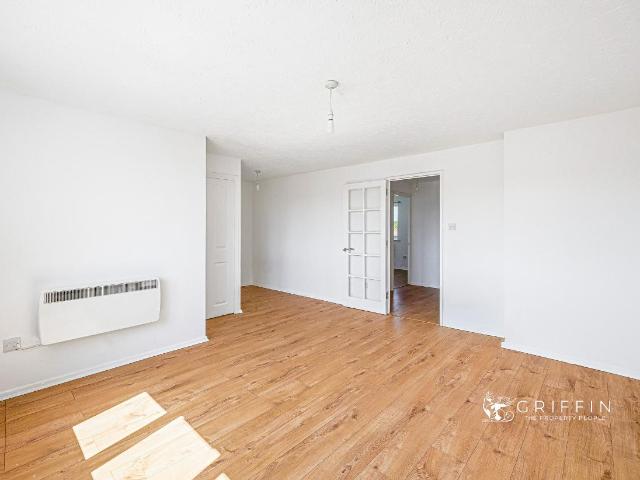 Flat for sale in Vange, Essex