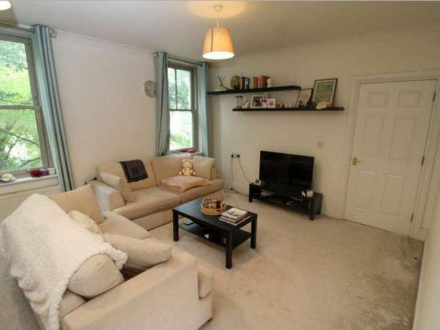 Flat for sale in Upton