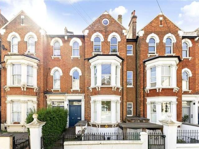 Flat for sale in Clapham Junction, Greater London