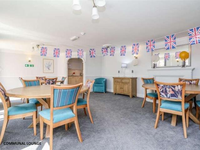 Flat for sale in Roffey, Horsham
