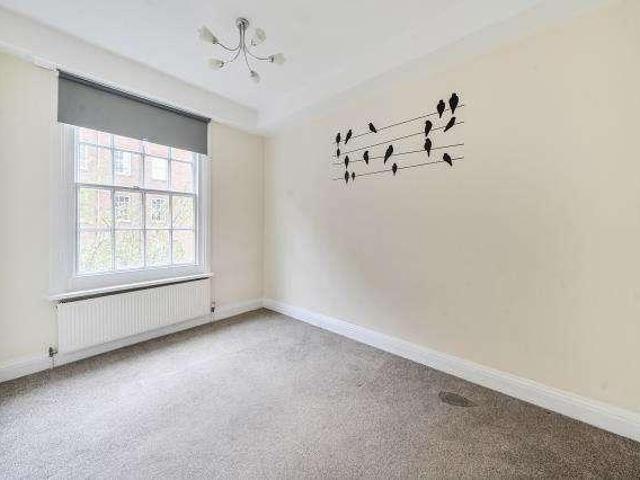 Flat for sale in St. John's Wood, Greater London