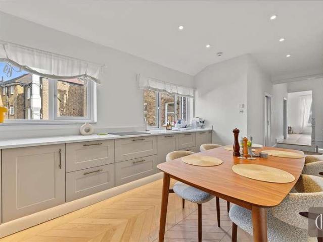 Flat for sale in London Borough of Lambeth, Greater London