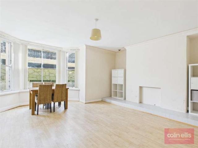 Flat for sale in South Cliff, Kepwick
