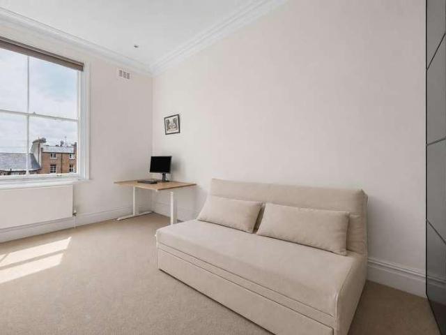 Flat for sale in South Hampstead, Greater London