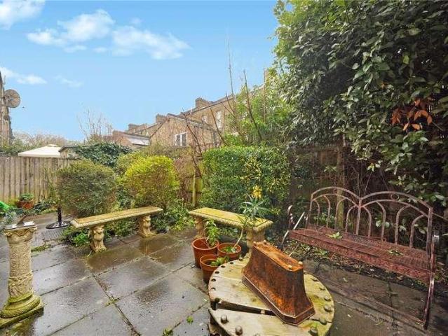 Flat for sale in Dartmouth Park, Greater London