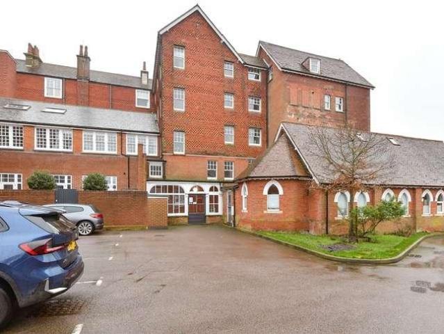 Flat for sale in Golden Valley, Folkestone