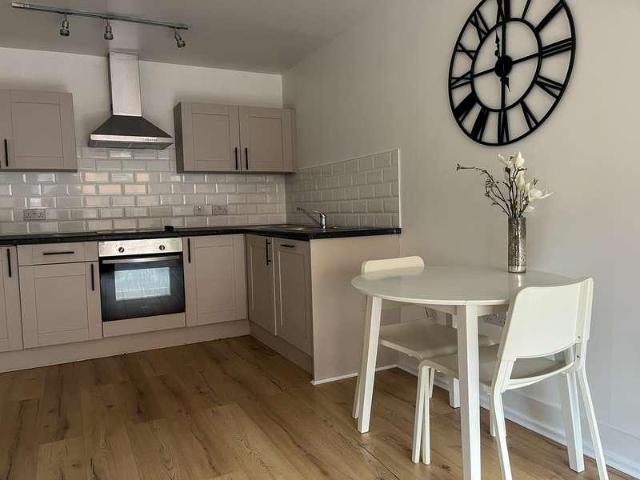 Flat for sale in Islington, Calderstones