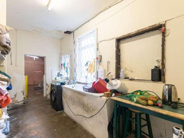 Flat for sale in Leigh, Hope Carr