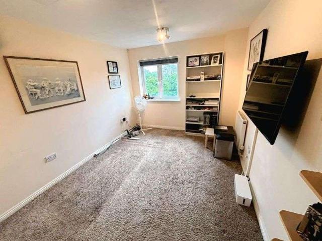 Flat for sale in Little Stanmore, Greater London