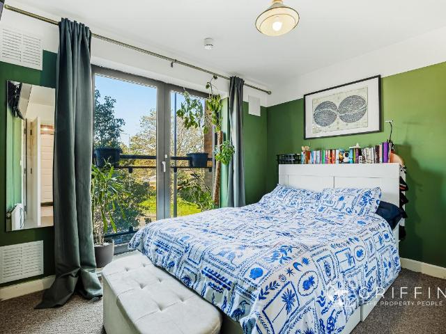 Flat for sale in Badgers Dene, Grays