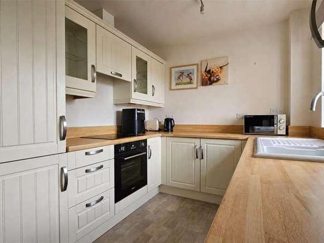 Flat for sale in Chipping Hill, Essex