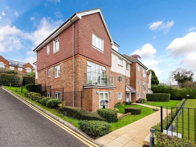 Flat for sale in Red Hill, Surrey
