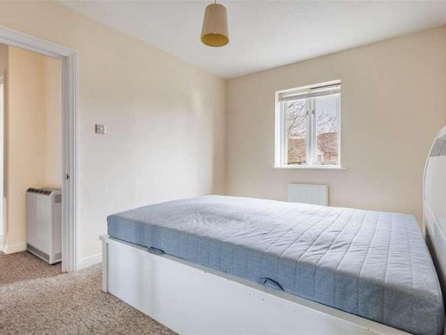 Flat for sale in Ivy Chimneys, Epping