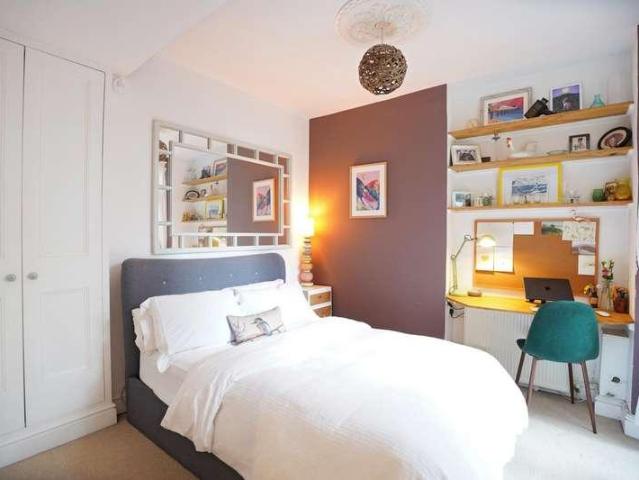 Flat for sale in Tulse Hill, Greater London