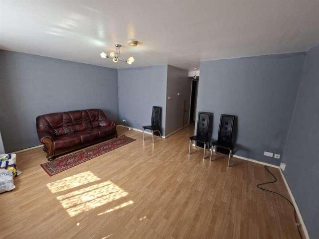 Flat for sale in Heald Green, Greater Manchester